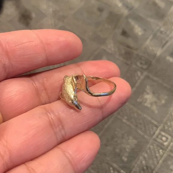 Dolphin gold ring - Picture 2 of 6